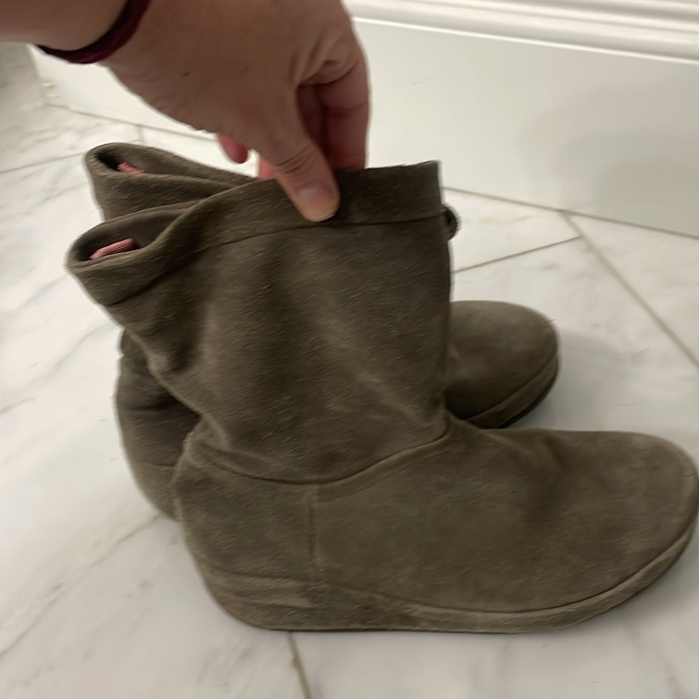 FitFlop, size 9, Crush, taupe suede slouch wedge boot, comfortable warm soft EUC - Picture 9 of 14